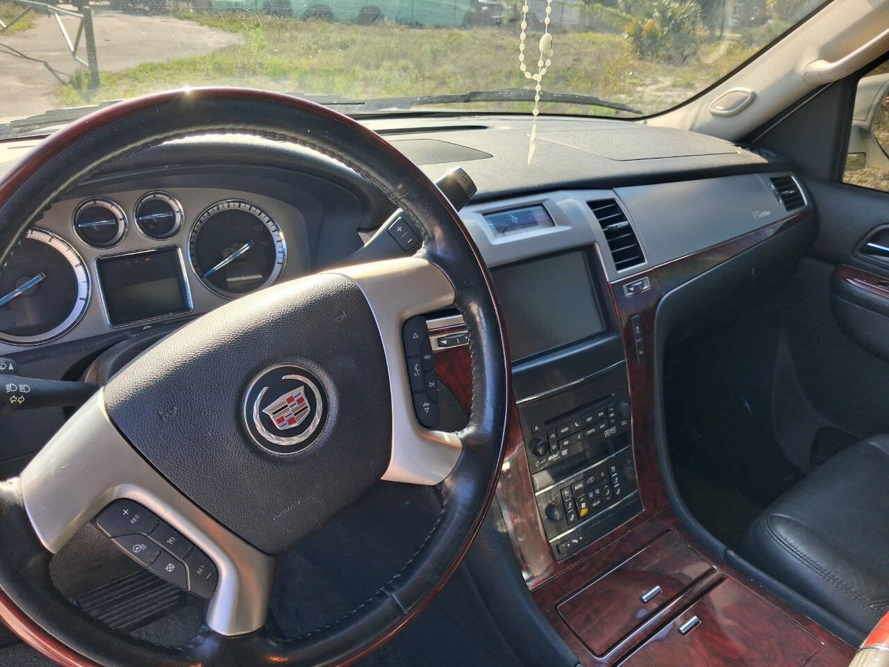 Used 2013 Cadillac Escalade Luxury RWD image 12