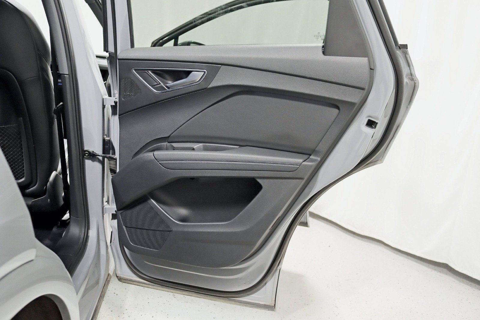 Used 2022 Audi Q4 e-tron Premium Plus image 33