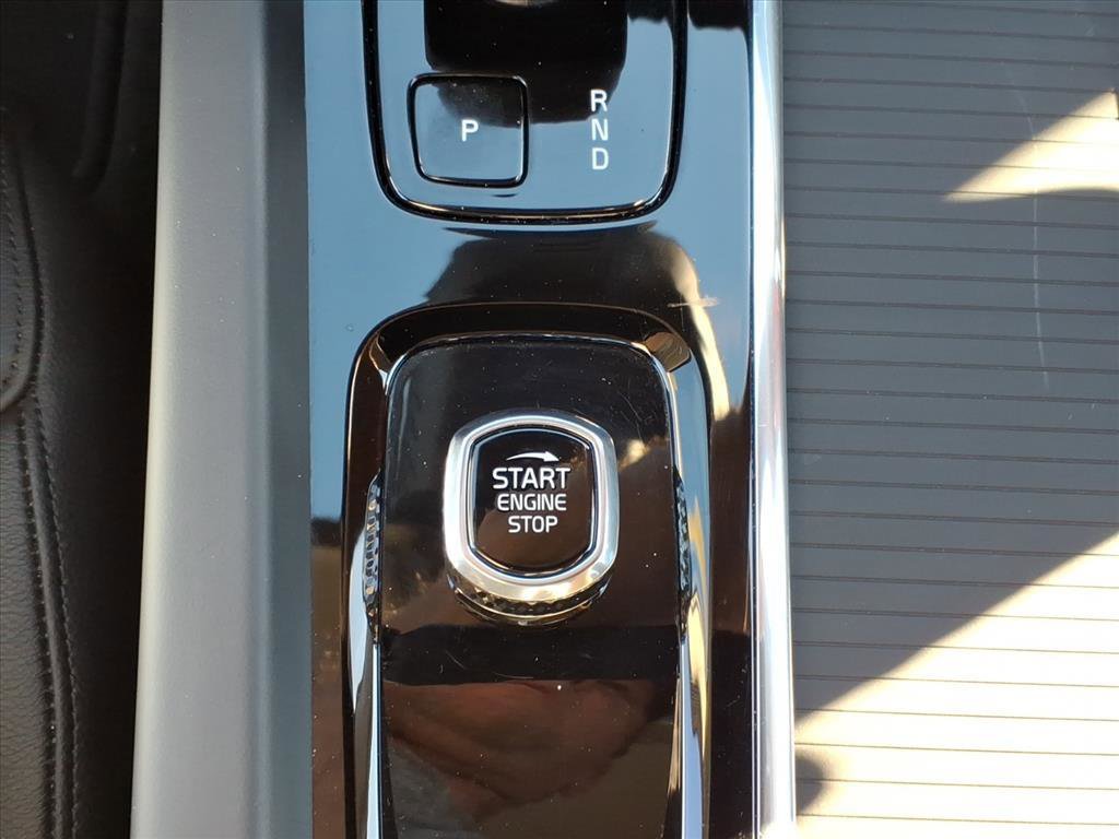 Certified 2025 Volvo S60 B5 Core AWD/4WD image 25