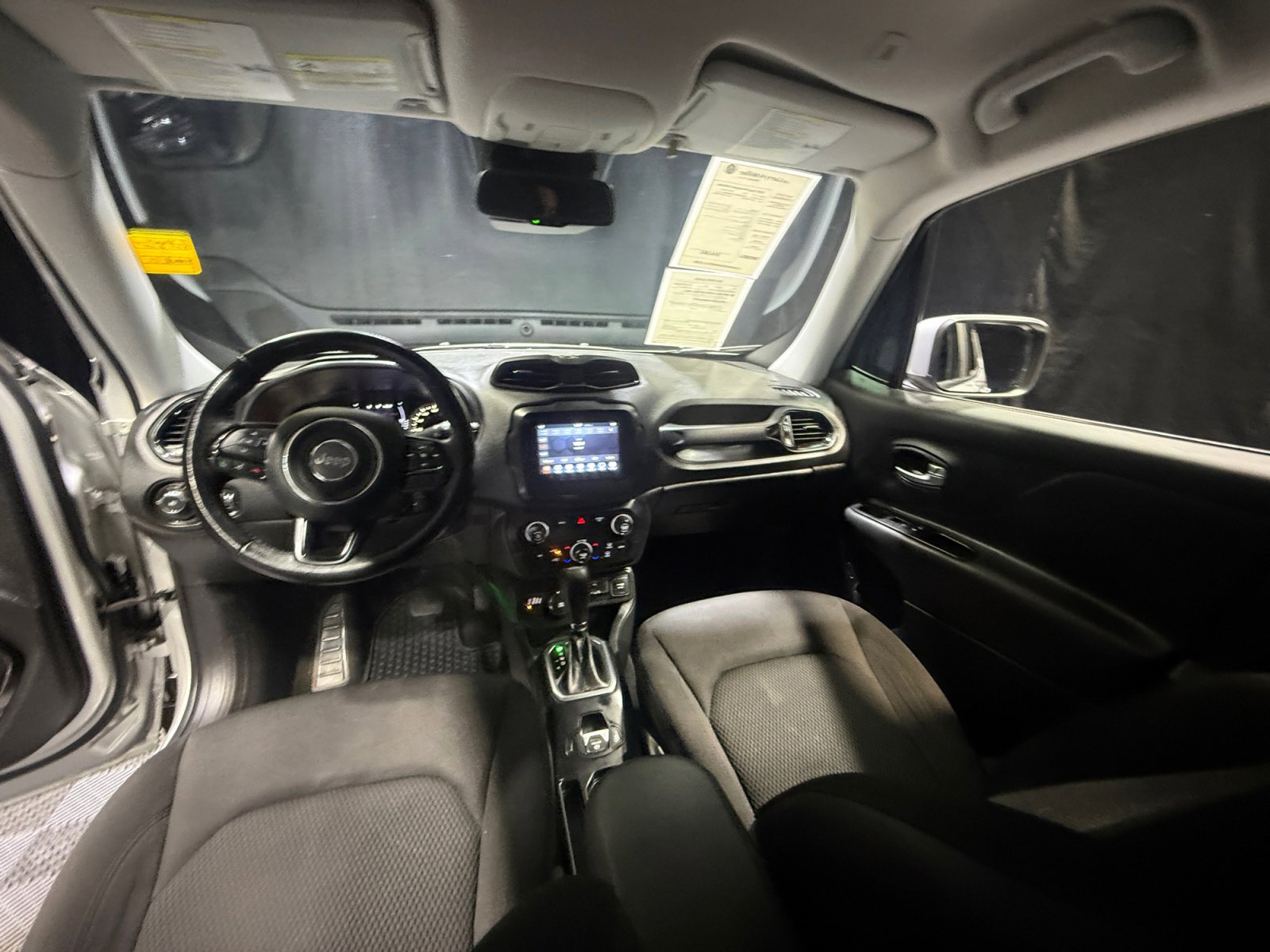Used 2018 Jeep Renegade Altitude AWD/4WD image 20