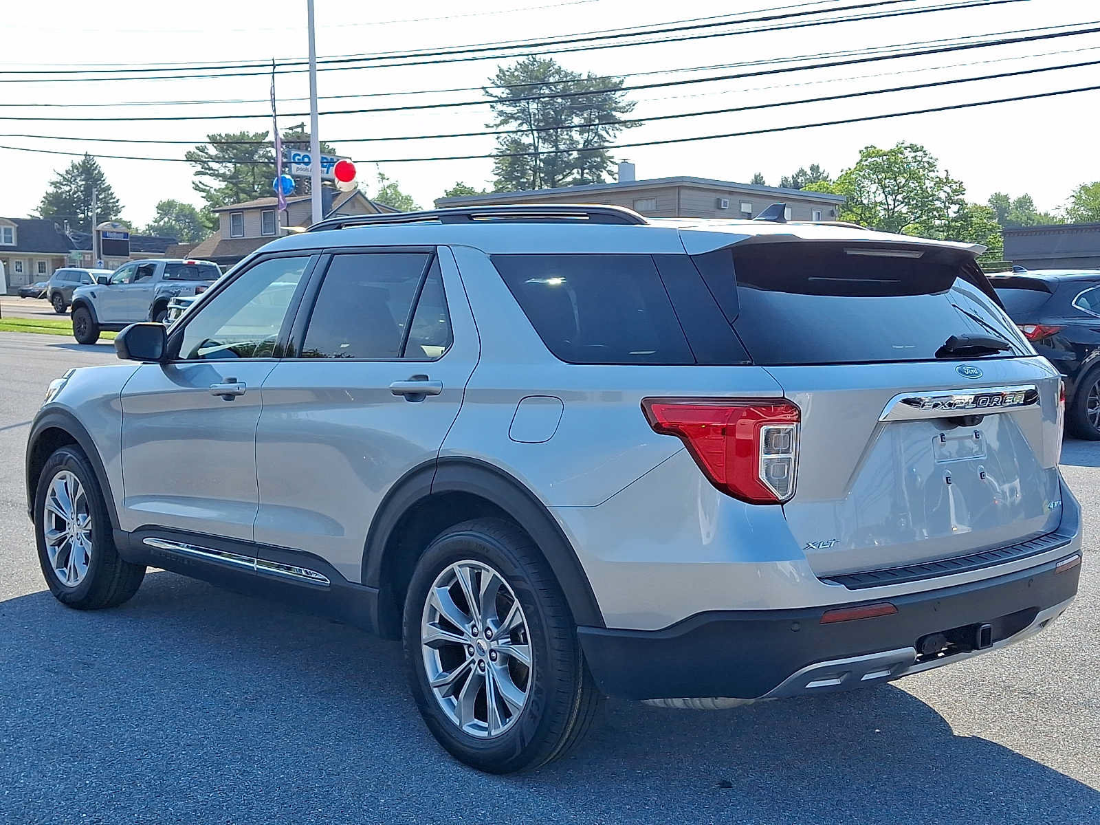 Certified 2023 Ford Explorer XLT w/ Equipment Group 202A AWD/4WD image 4