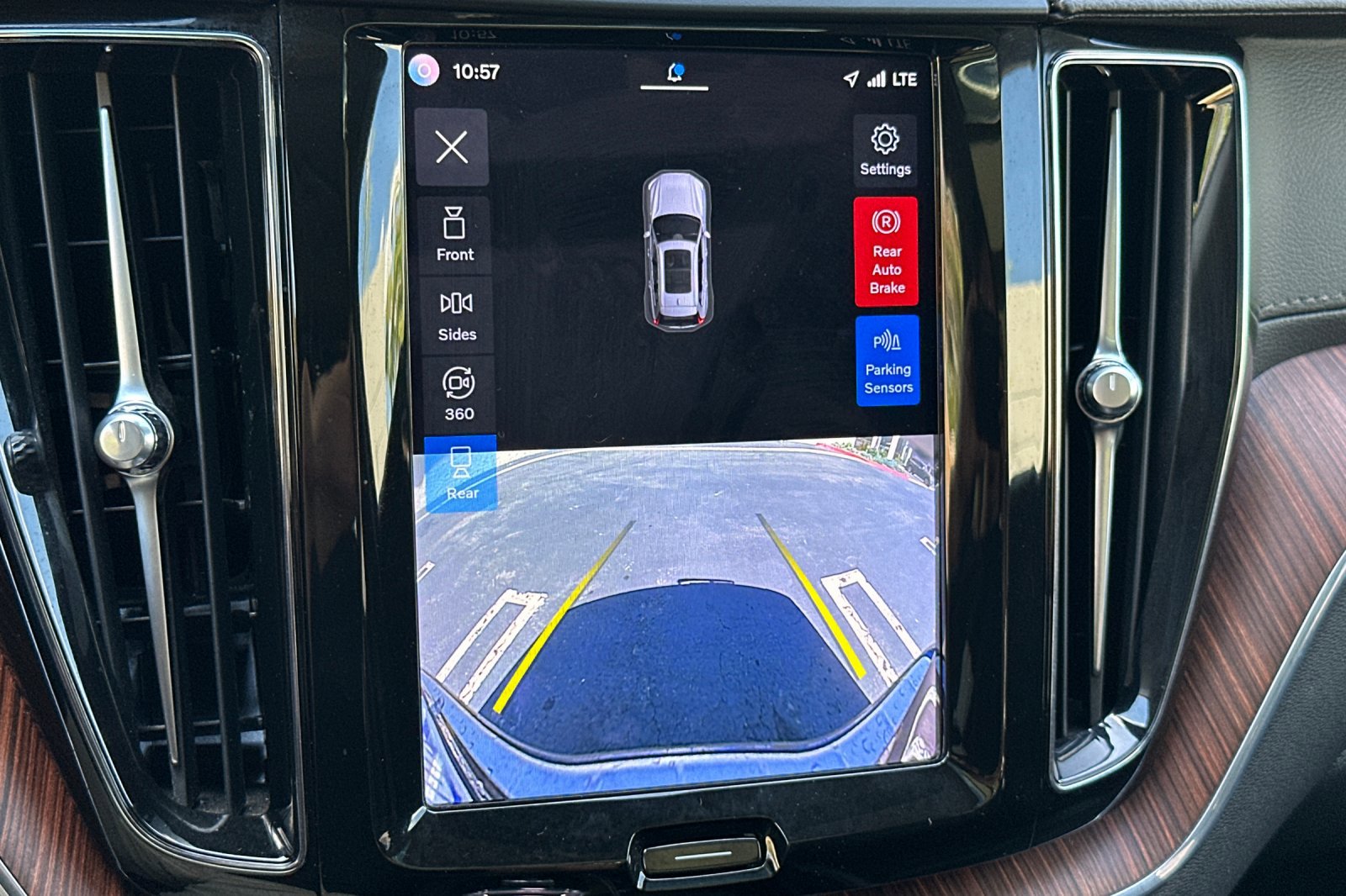 Certified 2023 Volvo XC60 T8 Ultimate AWD/4WD image 23