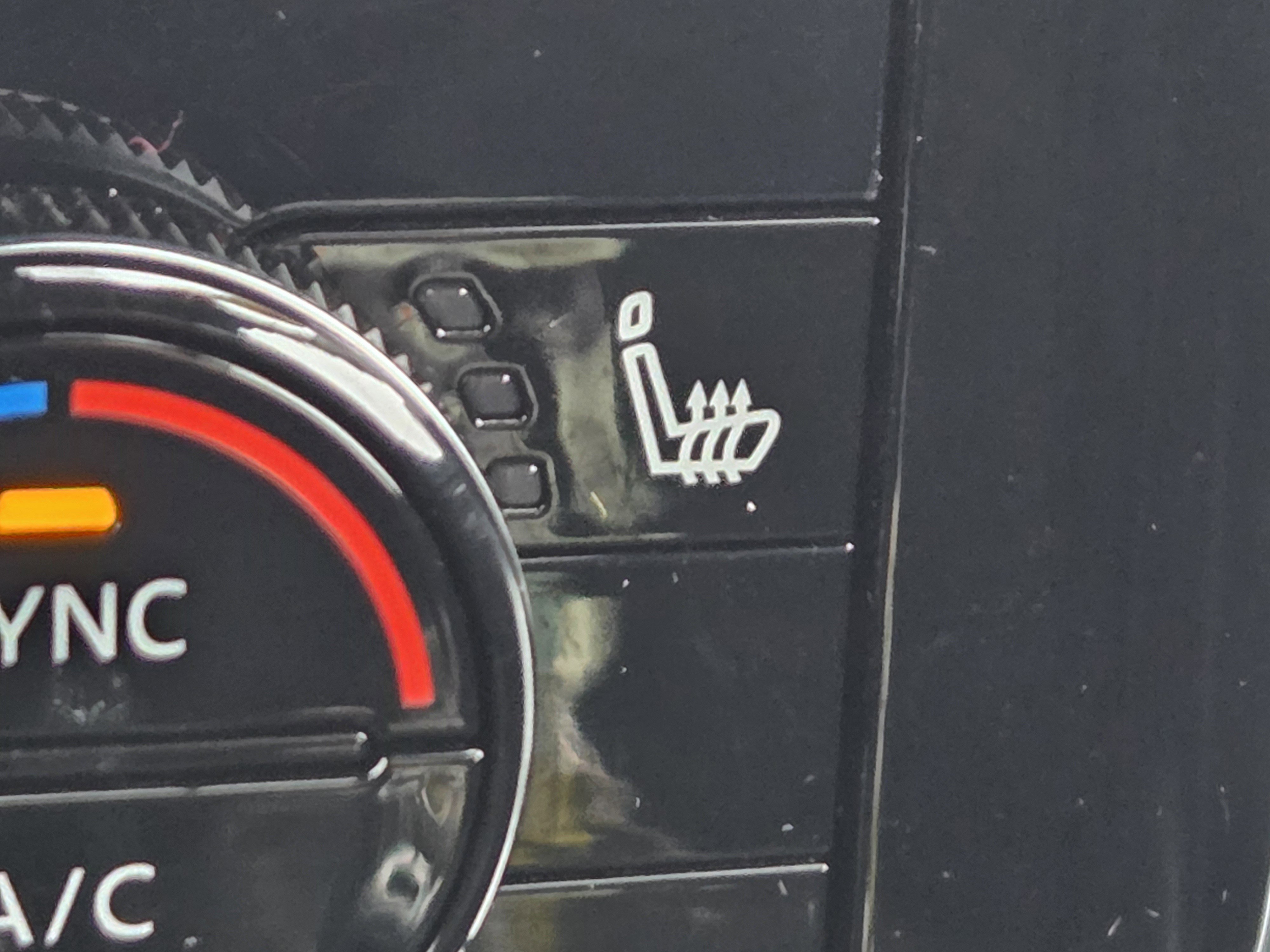 Used 2021 Nissan Rogue SV w/ Premium Package image 13