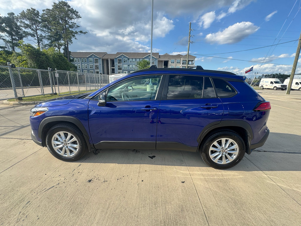 Used 2025 Toyota Corolla Cross LE w/ Moonroof Package FWD image 6
