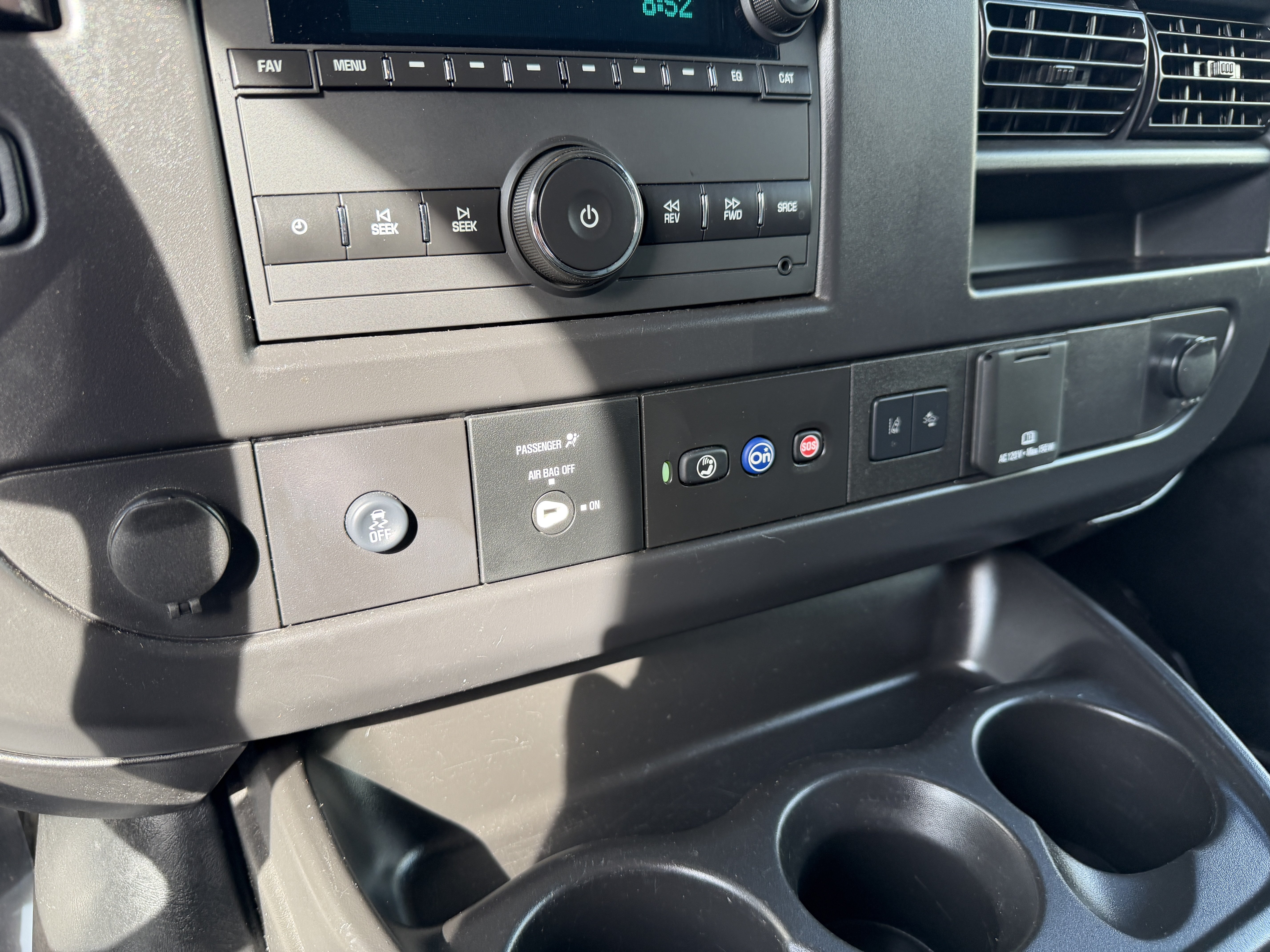 Used 2025 Chevrolet Express 3500 LT w/ LT Preferred Equipment Group RWD image 18