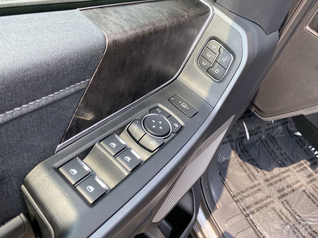 New 2025 Ford F250 Lariat w/ Lariat Ultimate Package image 39