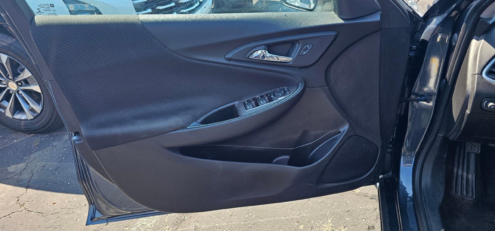 Used 2021 Chevrolet Malibu LT FWD image 9