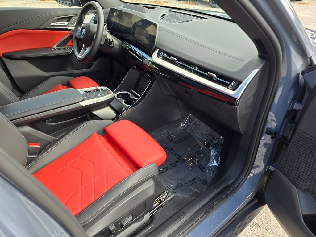 Used 2025 BMW X2 xDrive28i w/ Premium Package image 31