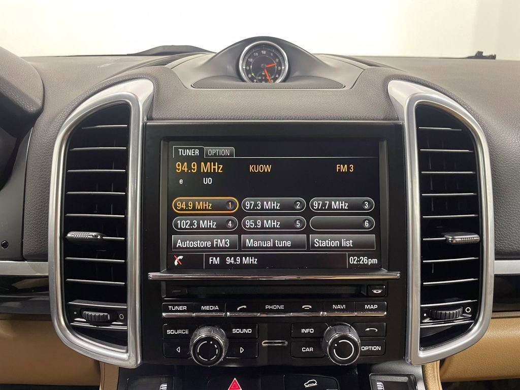 Used 2016 Porsche Cayenne AWD/4WD image 15