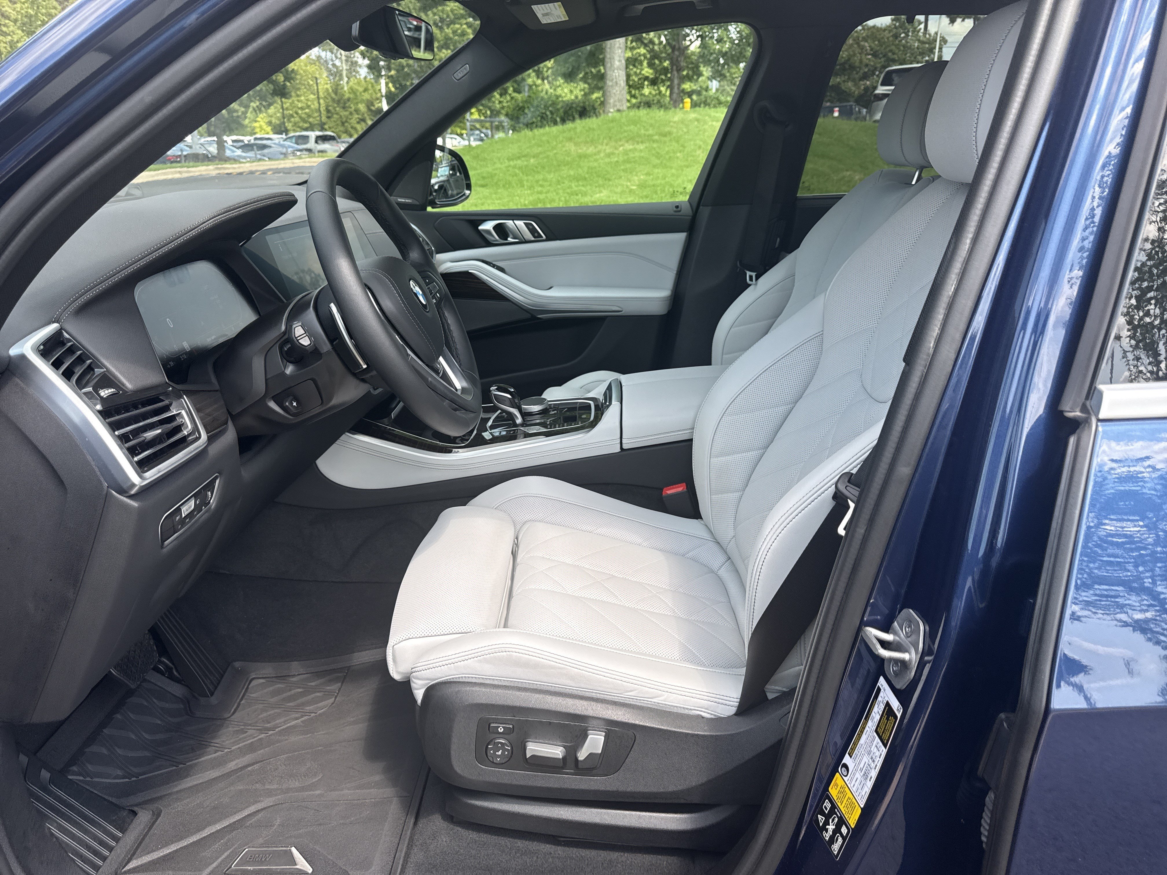 Used 2023 BMW X5 xDrive40i w/ Premium Package AWD/4WD image 16