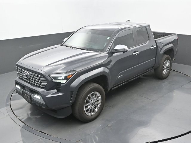 Used 2024 Toyota Tacoma Limited w/ Limited Package (LT) AWD/4WD image 33