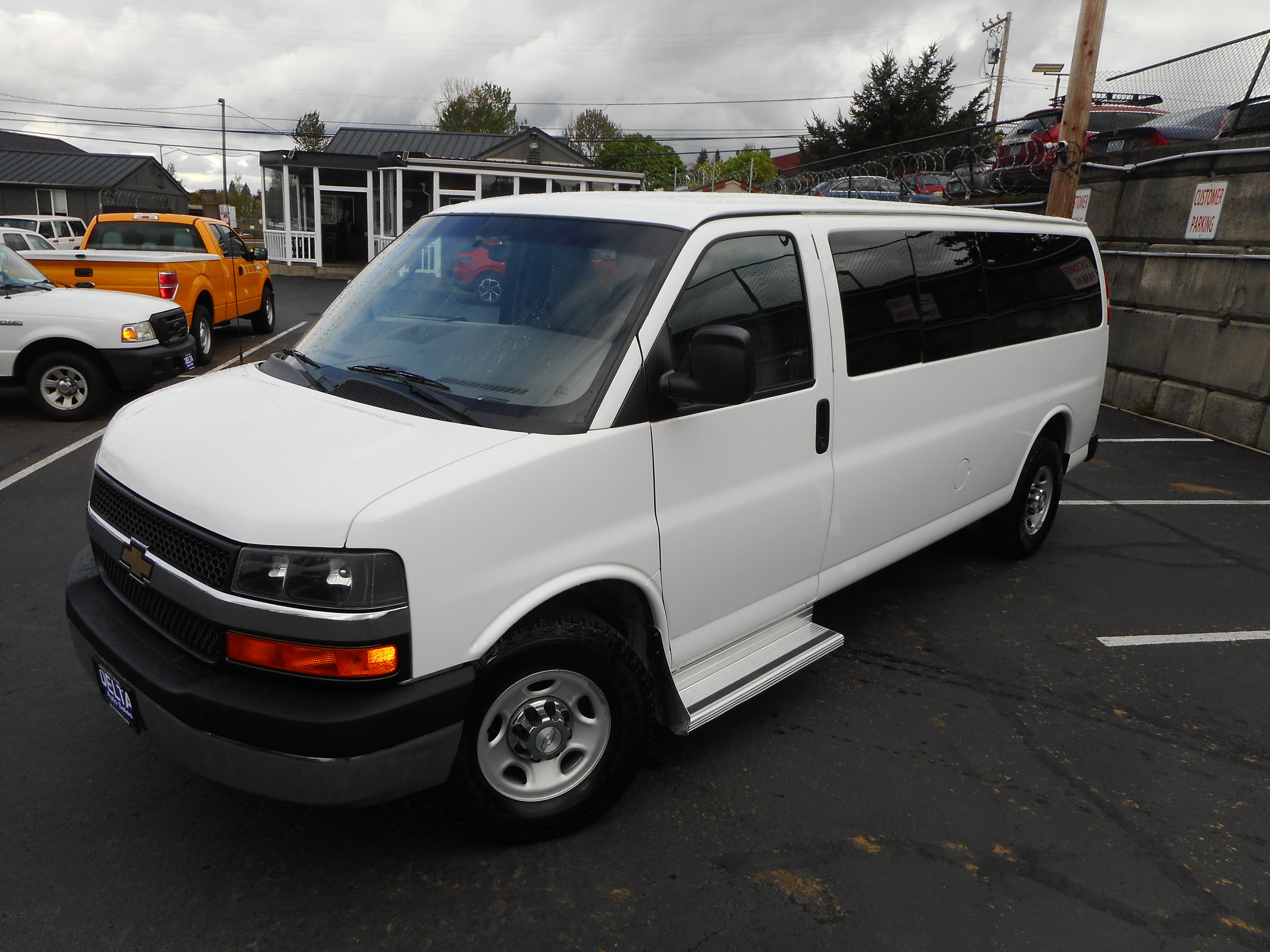 Used 2016 Chevrolet Express 3500 LT w/ LT Preferred Equipment Group RWD image 4