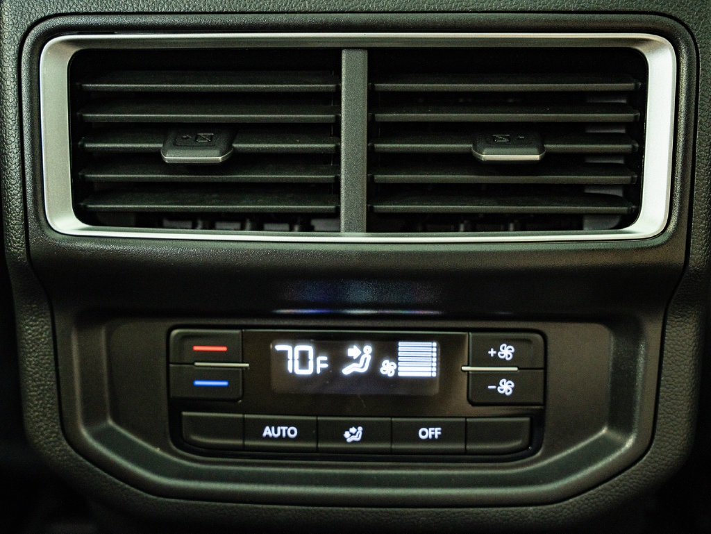Used 2025 Volkswagen Atlas Peak Edition SE AWD/4WD image 42