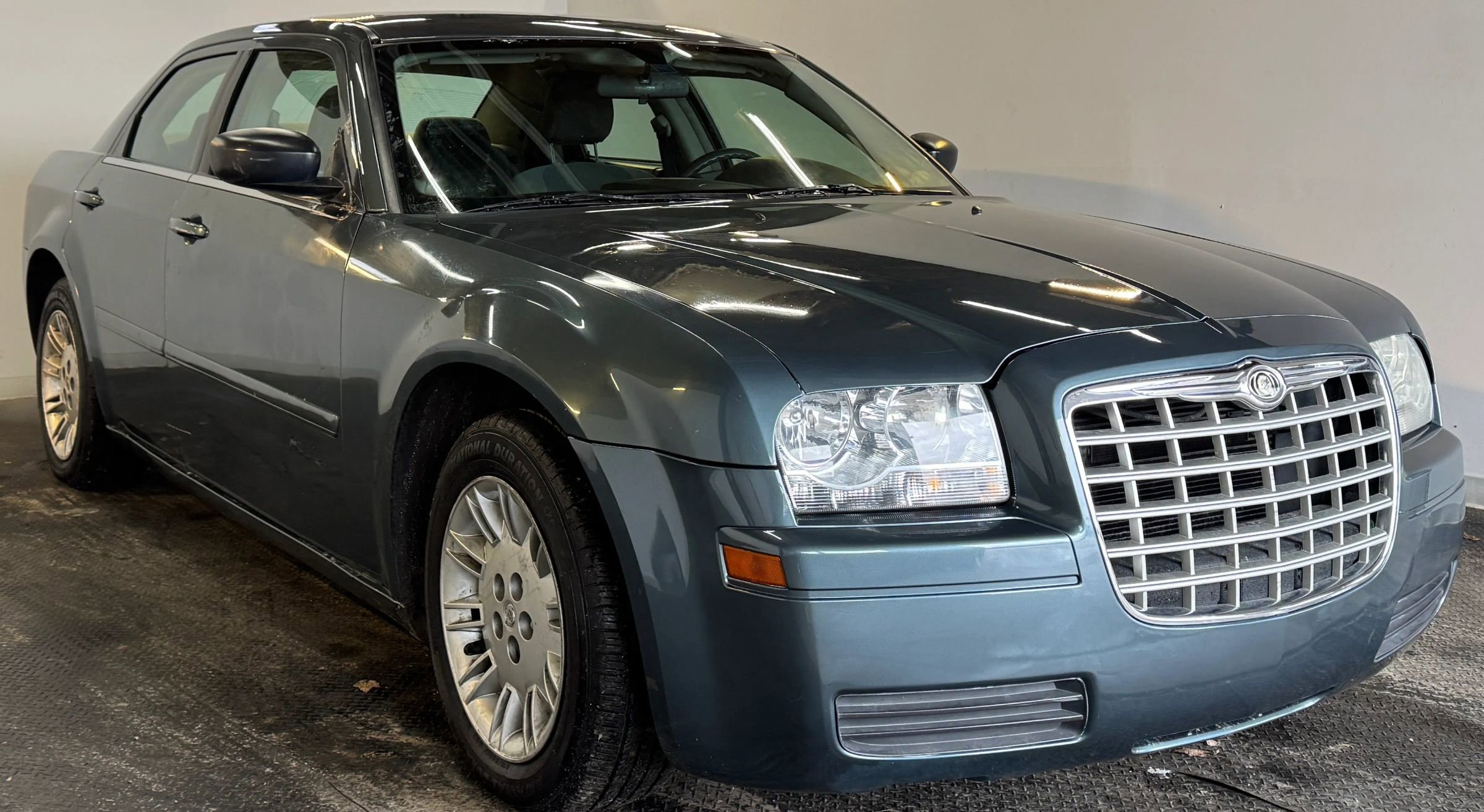 Used 2005 Chrysler 300 RWD image 2