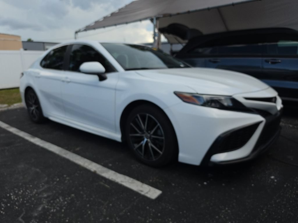 Used 2021 Toyota Camry SE FWD image 2