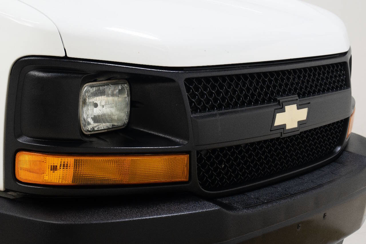 Used 2017 Chevrolet Express 2500 Extended image 11