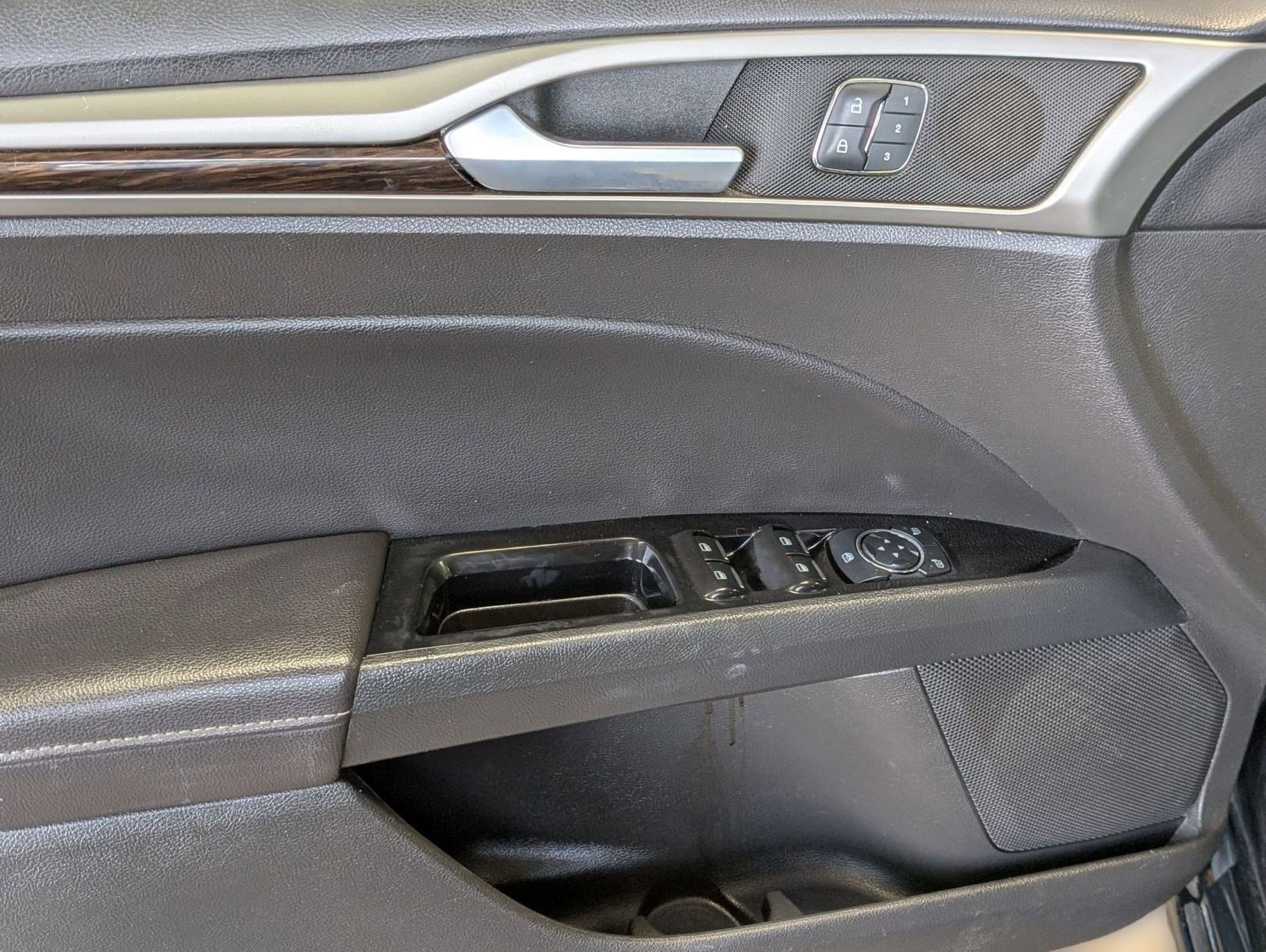 Used 2014 Ford Fusion SE w/ Equipment Group 202A image 14