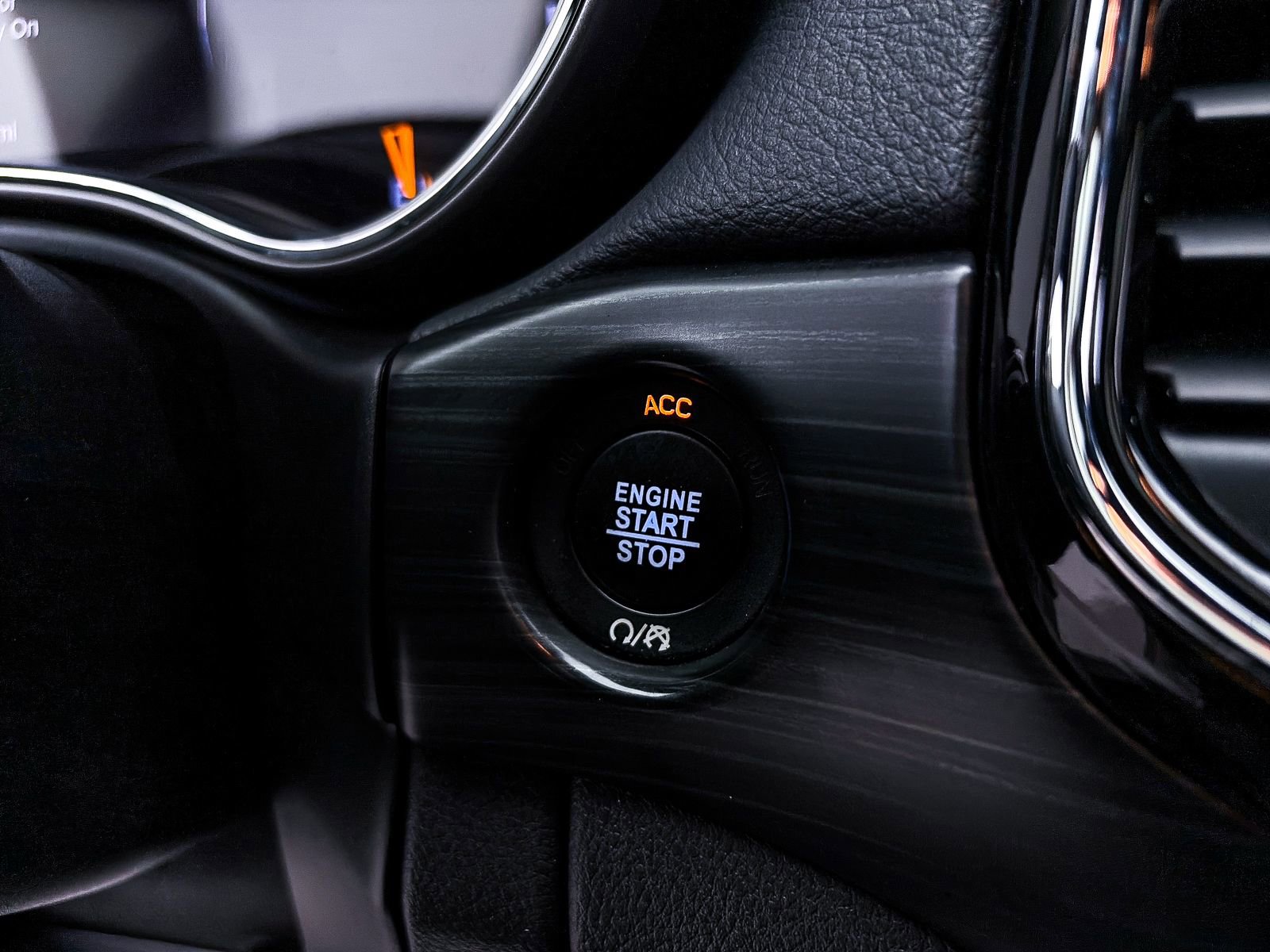 Used 2020 Jeep Grand Cherokee Altitude image 25