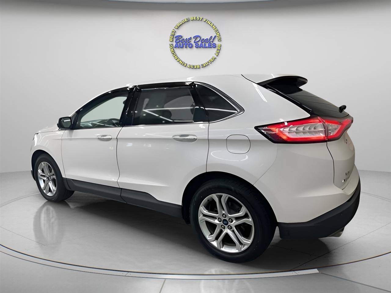 Used 2018 Ford Edge Titanium w/ Technology Package FWD image 3