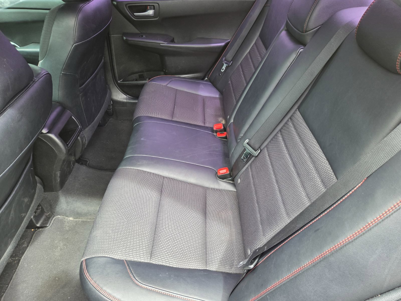 Used 2016 Toyota Camry SE FWD image 11