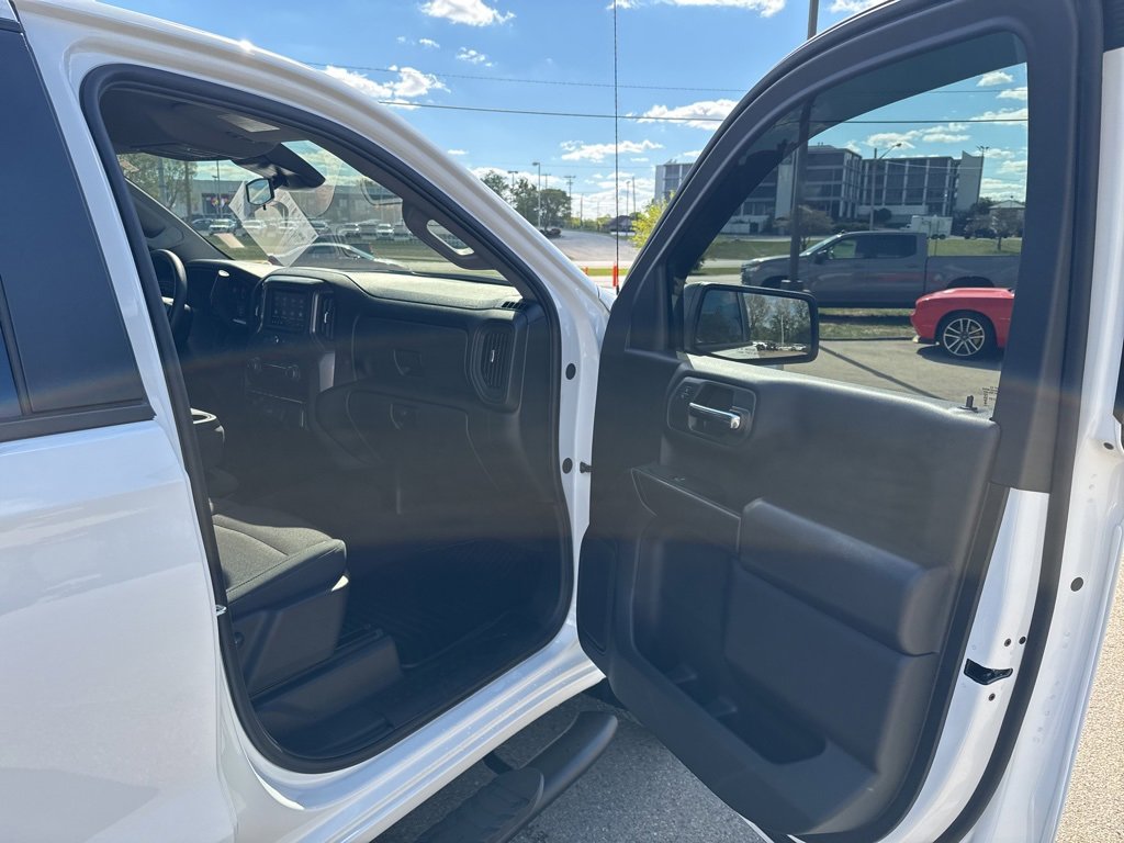 Used 2025 Chevrolet Silverado 1500 Custom image 26