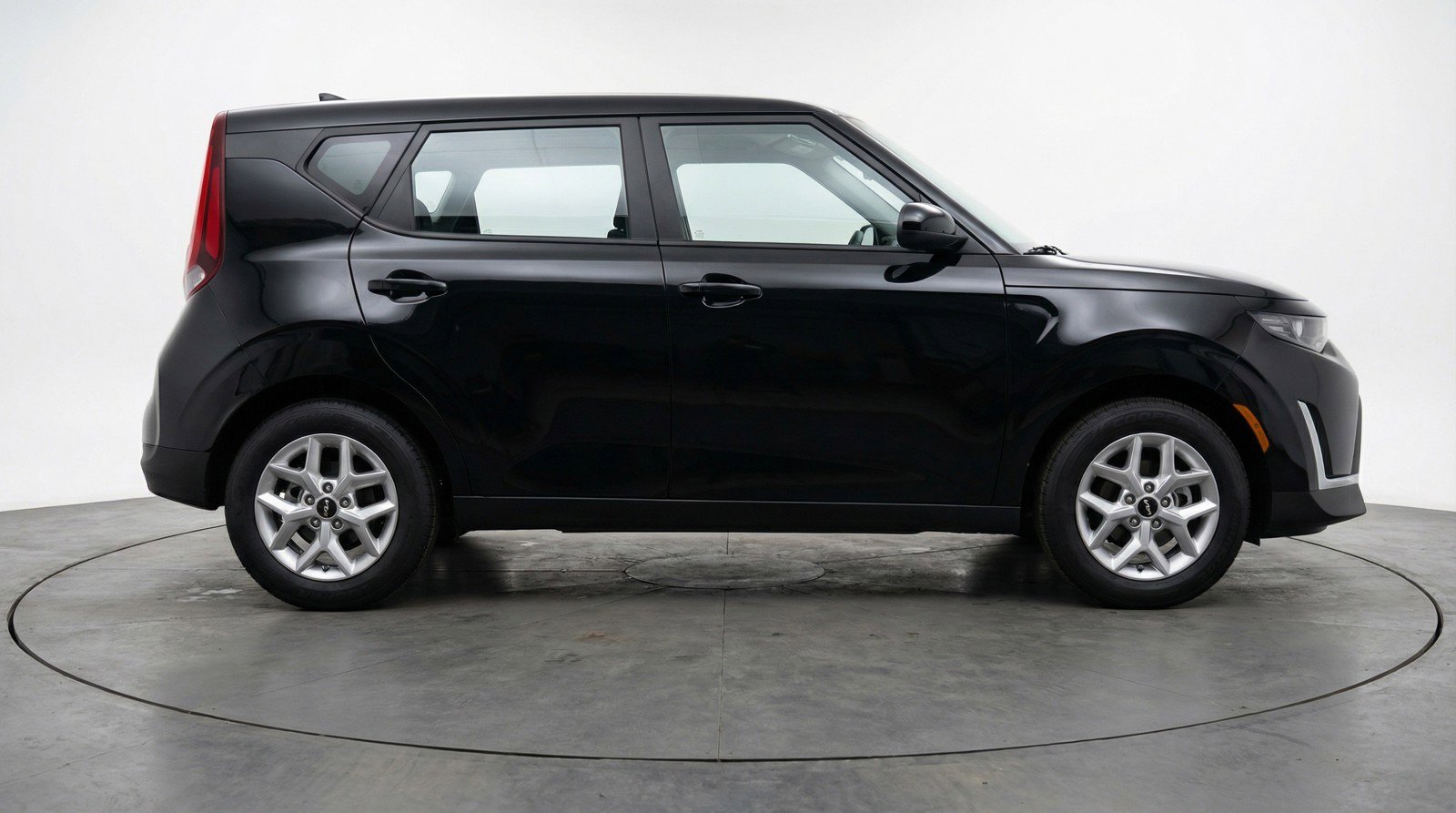 Used 2025 Kia Soul LX w/ LX Technology Package image 11