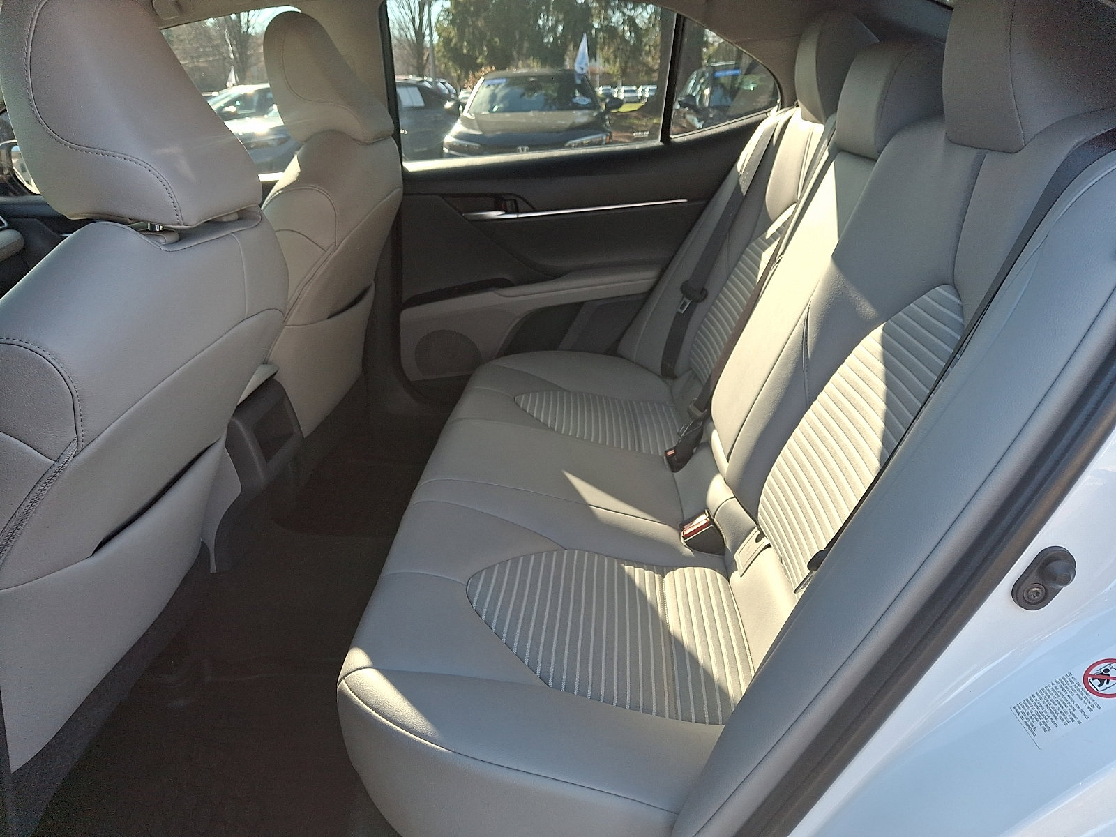 Used 2018 Toyota Camry SE image 10