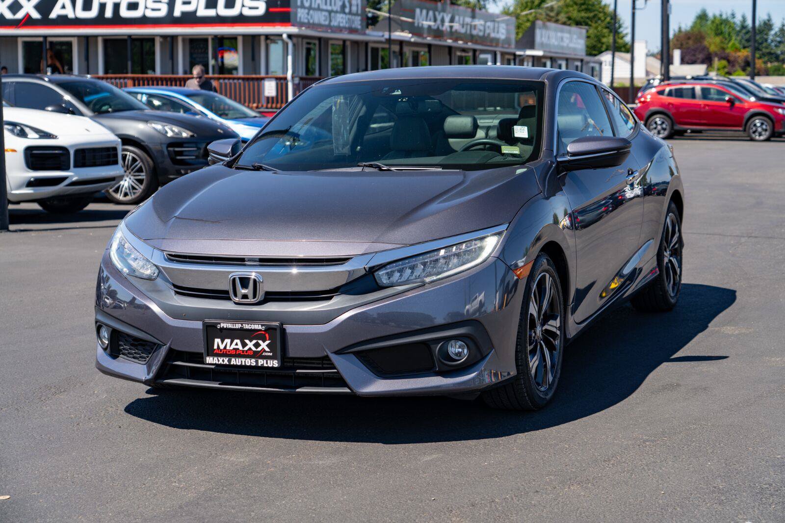 Used 2017 Honda Civic Touring image 4
