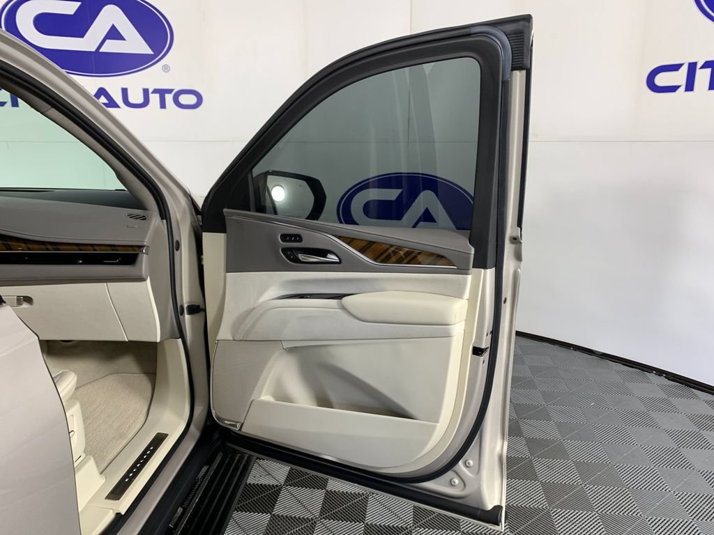 Used 2022 Cadillac Escalade Sport Platinum w/ LPO, ONYX Package AWD/4WD image 39