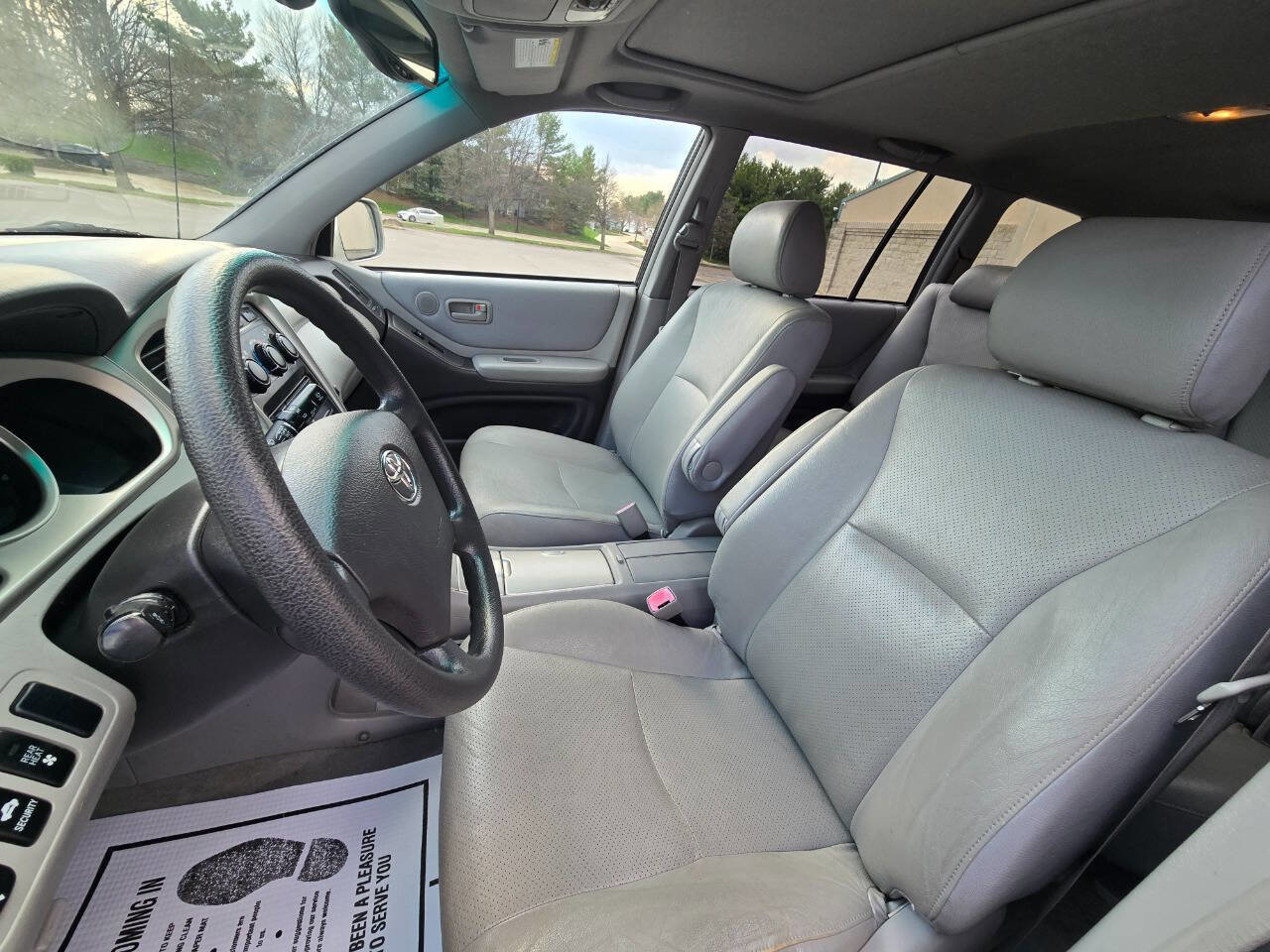 Used 2005 Toyota Highlander 2WD V6 w/ 3rd Row image 22