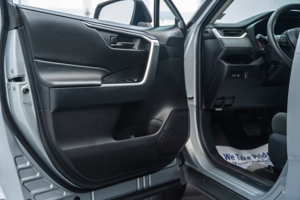 Certified 2025 Toyota RAV4 LE FWD image 38