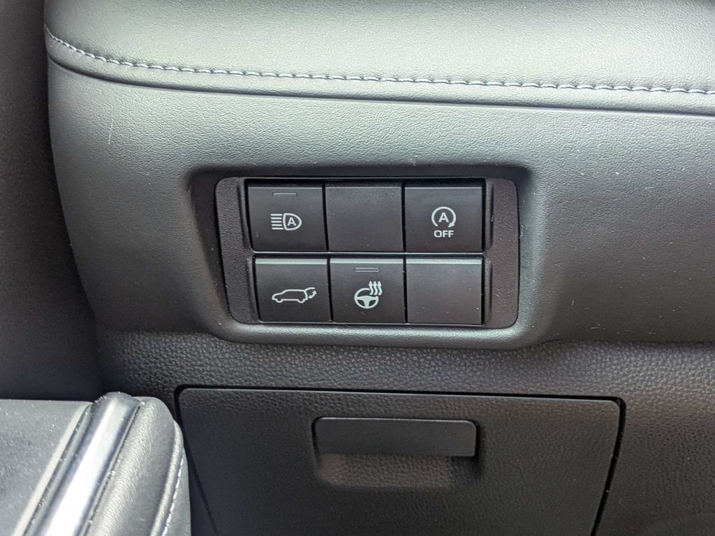 Used 2023 Toyota Highlander Limited FWD image 25