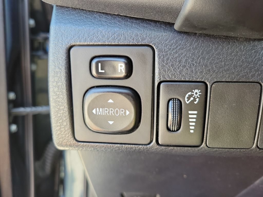 Used 2017 Toyota Corolla SE FWD image 18