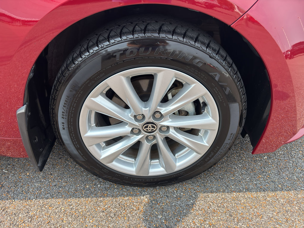 Used 2025 Toyota Corolla LE image 25
