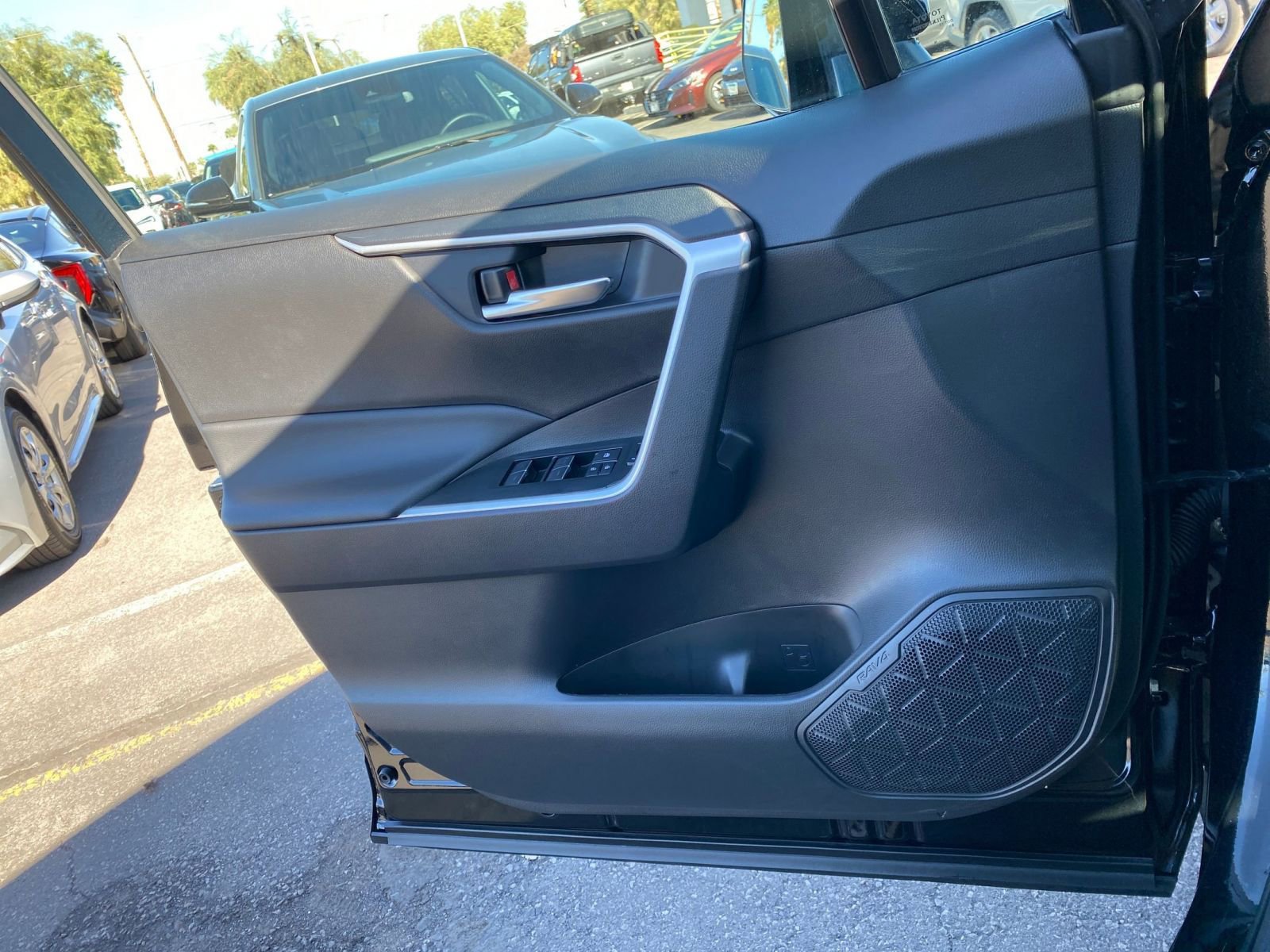 Used 2025 Toyota RAV4 XLE image 20