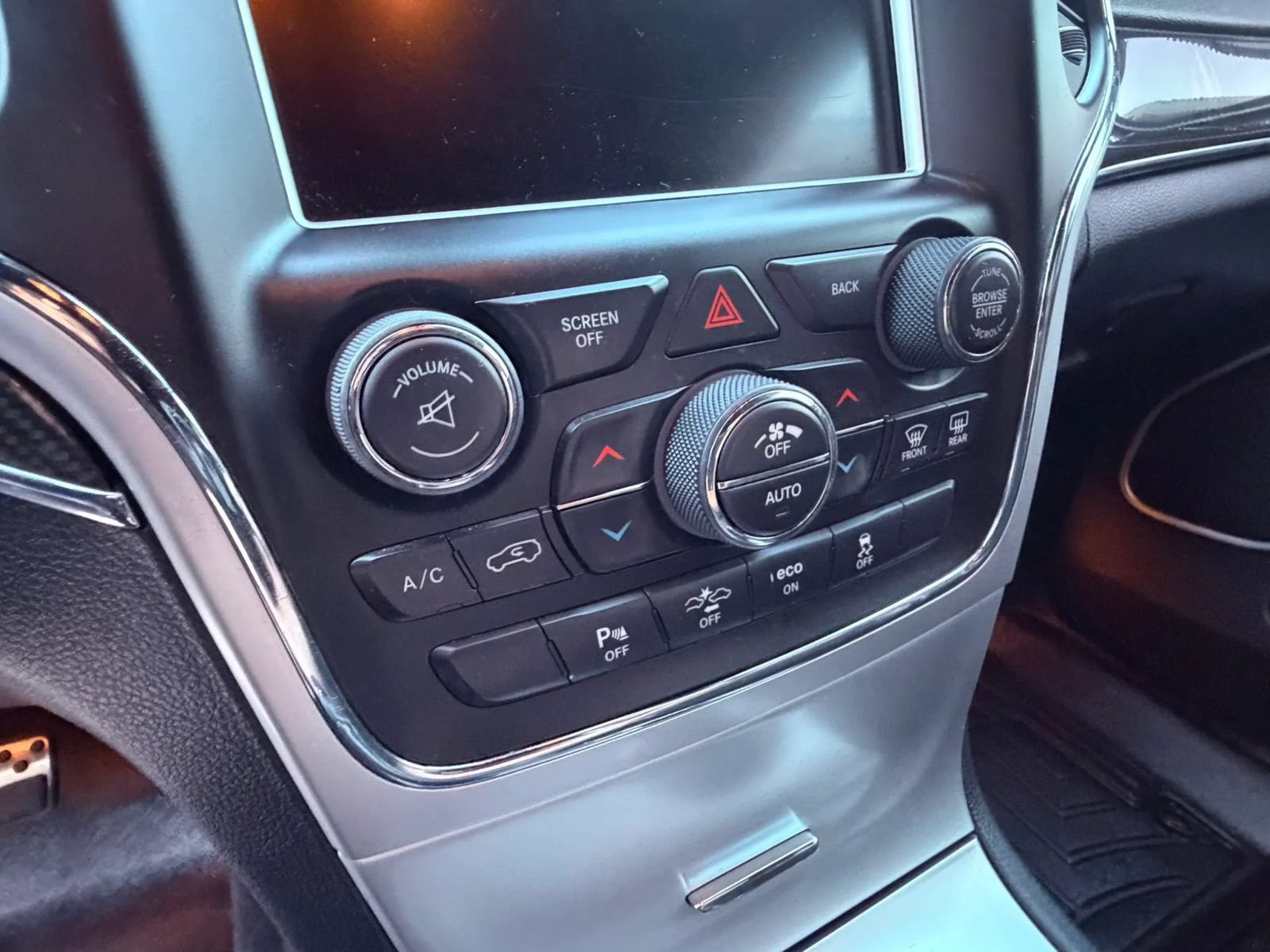Used 2015 Jeep Grand Cherokee SRT w/ Trailer Tow Group IV AWD/4WD image 13