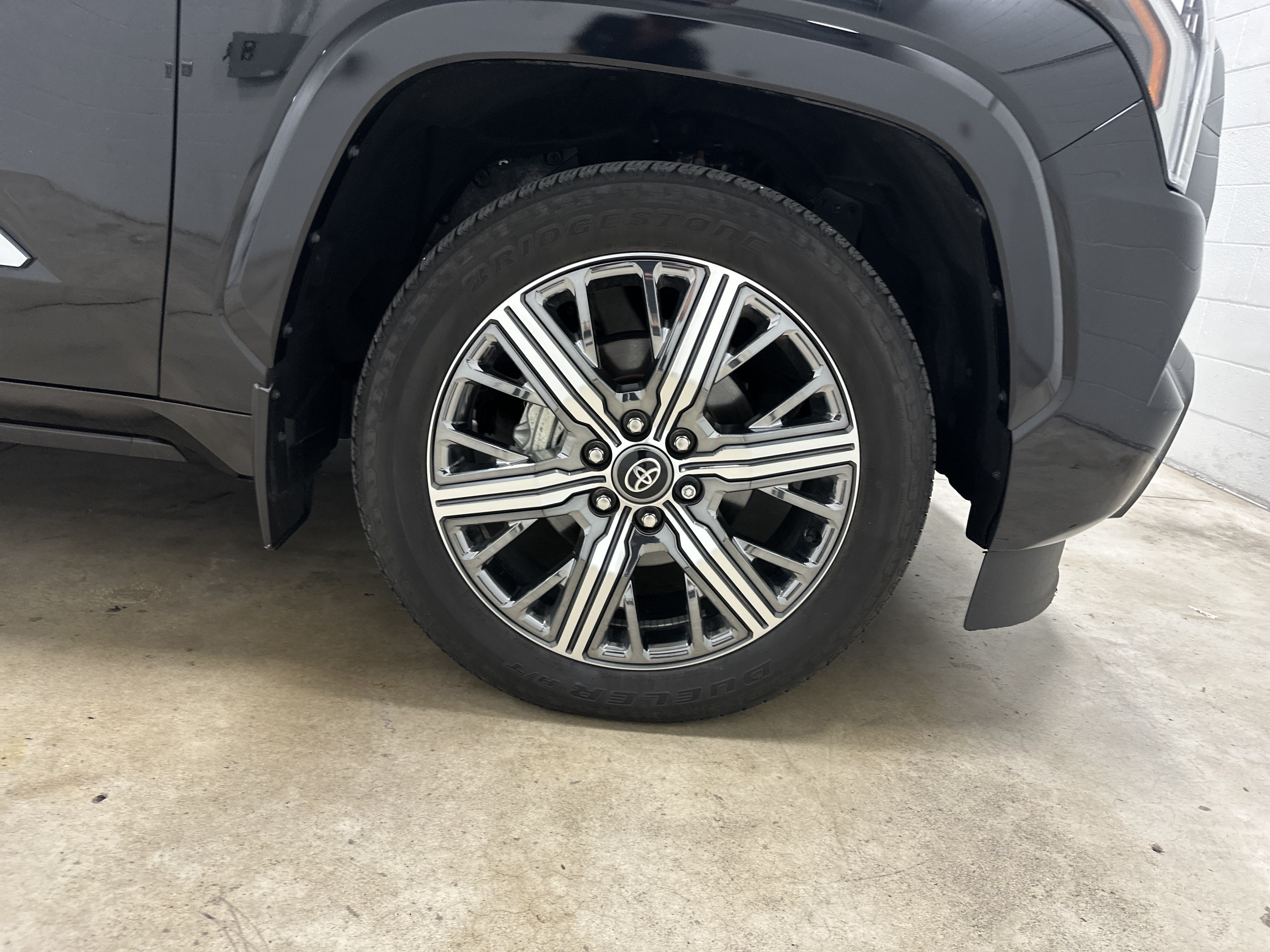 Used 2025 Toyota Sequoia Capstone AWD/4WD image 13