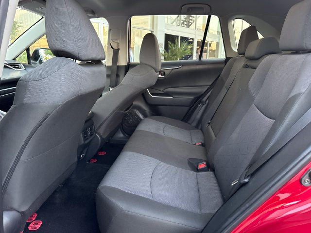 Used 2025 Toyota RAV4 XLE FWD image 25