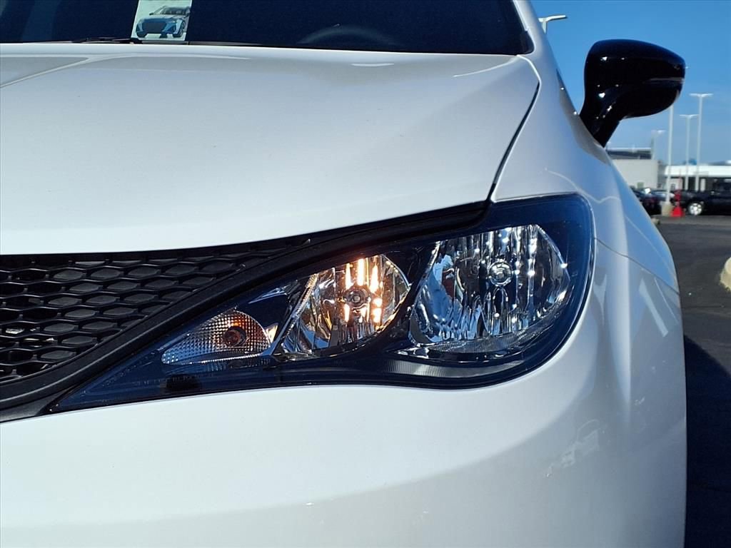 New 2026 Chrysler Voyager LX image 22