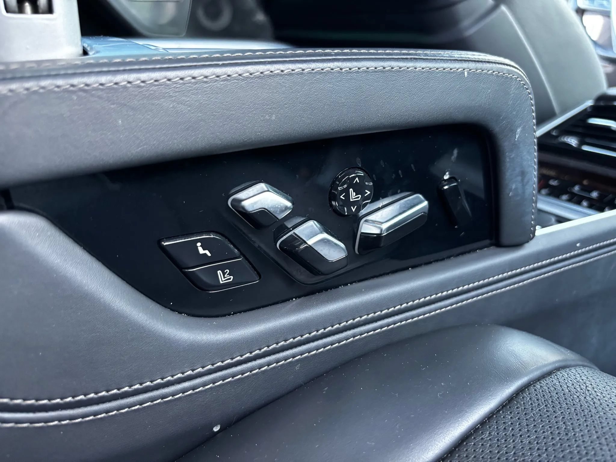 Used 2017 BMW 750i RWD image 26