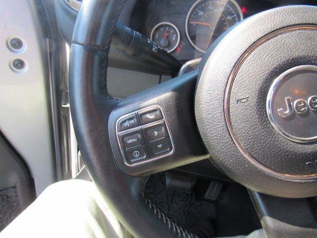 Used 2016 Jeep Wrangler Unlimited Sahara image 15