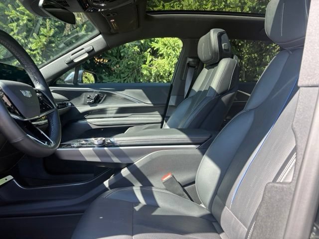 Used 2025 Cadillac Lyriq Luxury w/ LPO, Floor Liner Package AWD/4WD image 28