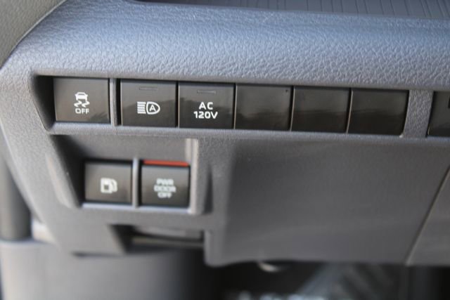 Used 2023 Toyota Sienna XLE w/ XLE Plus Package FWD image 21