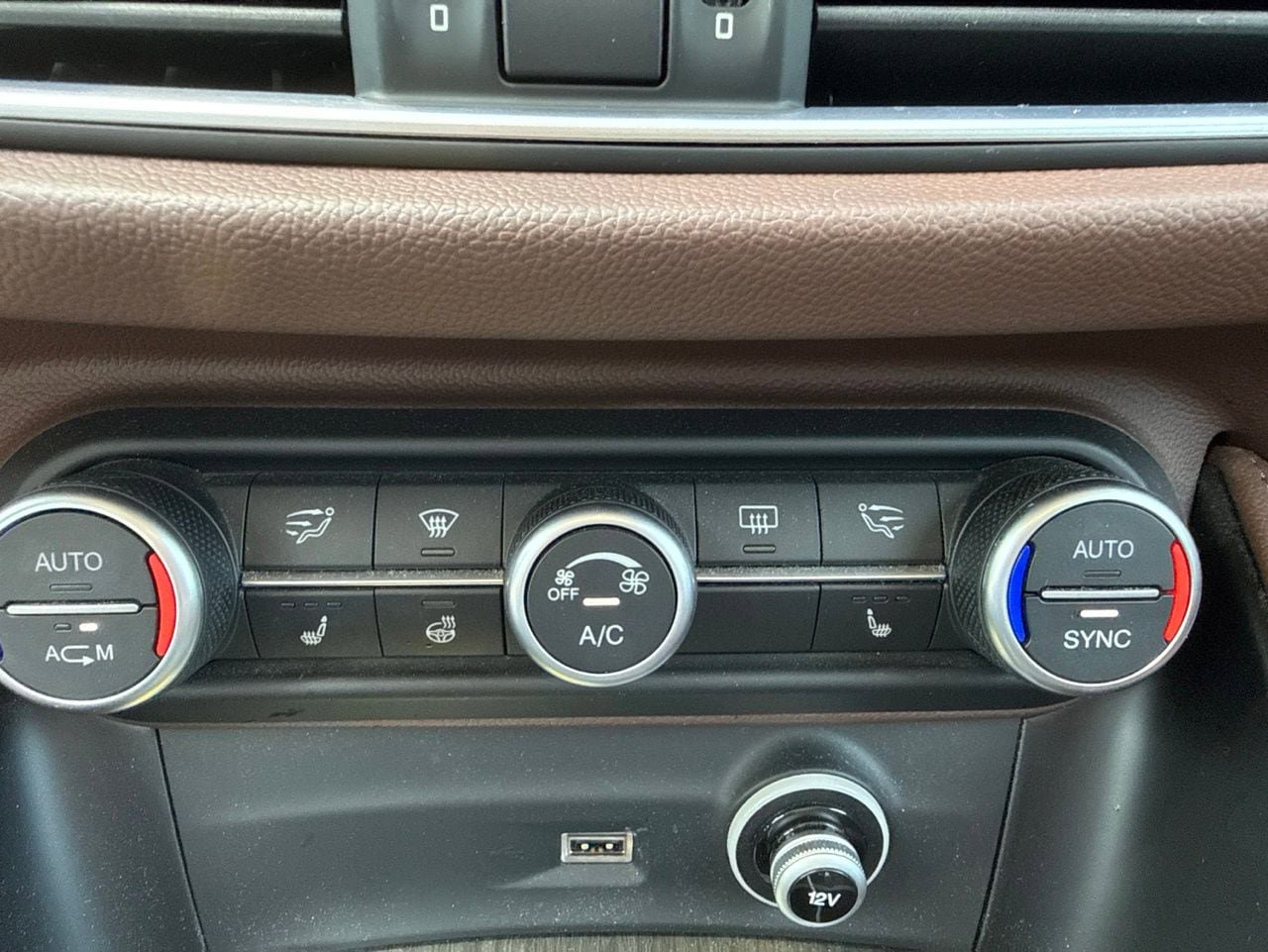 Used 2019 Alfa Romeo Stelvio Ti AWD/4WD image 5