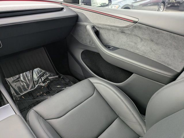 Used 2026 Tesla Model Y 2WD image 15