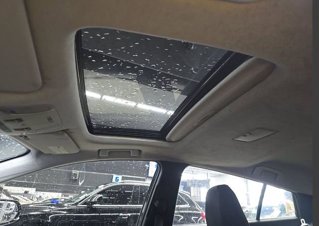 Used 2017 Toyota Prius Three w/ Advanced Technology Package FWD image 4