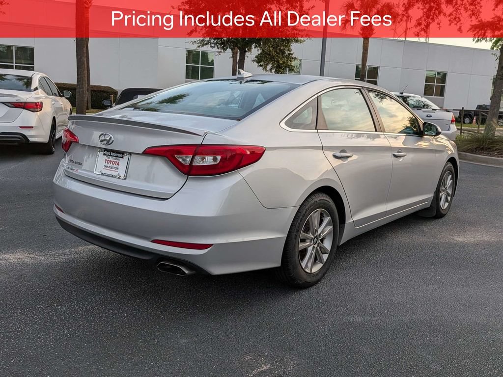Used 2015 Hyundai Sonata SE w/ Option Group 02 FWD image 4