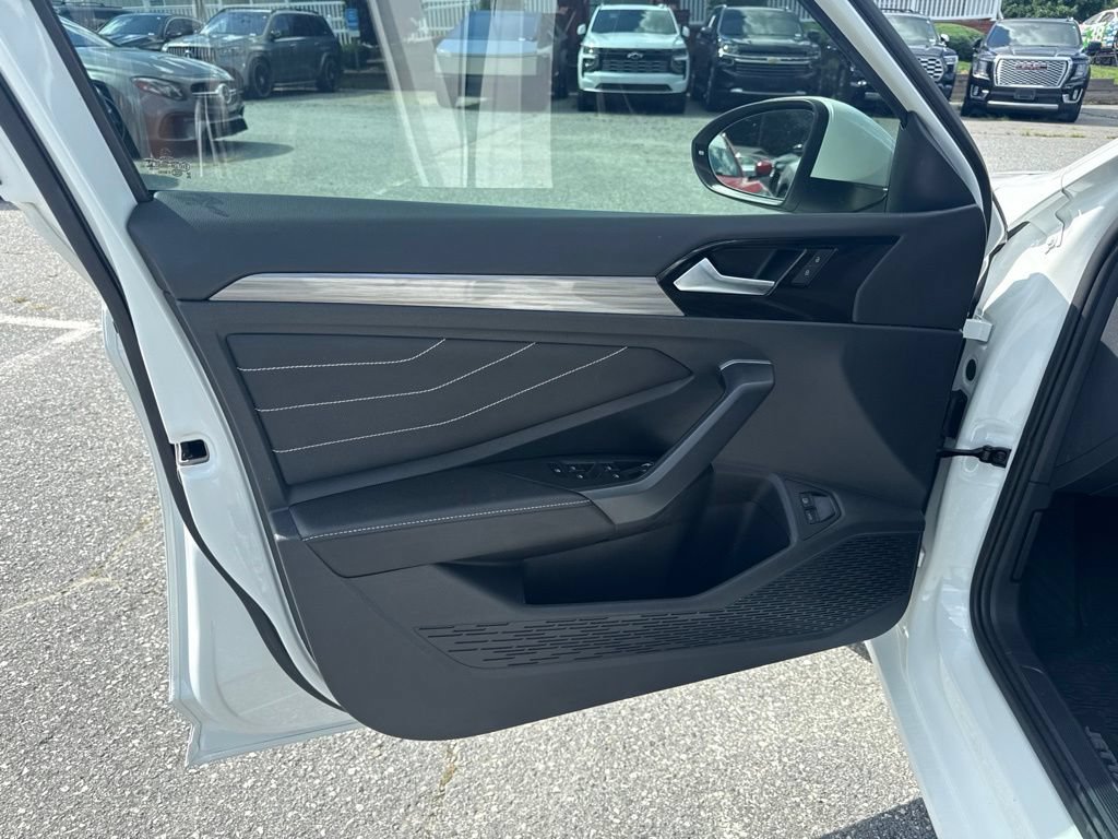 Used 2024 Volkswagen Jetta SEL FWD image 17