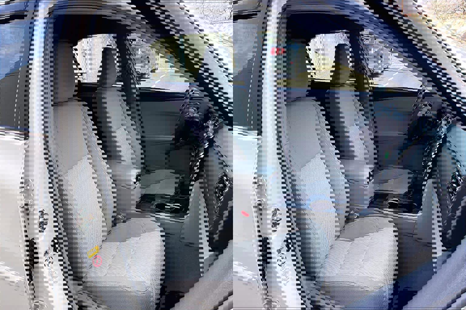 Used 2016 Toyota Camry LE image 8