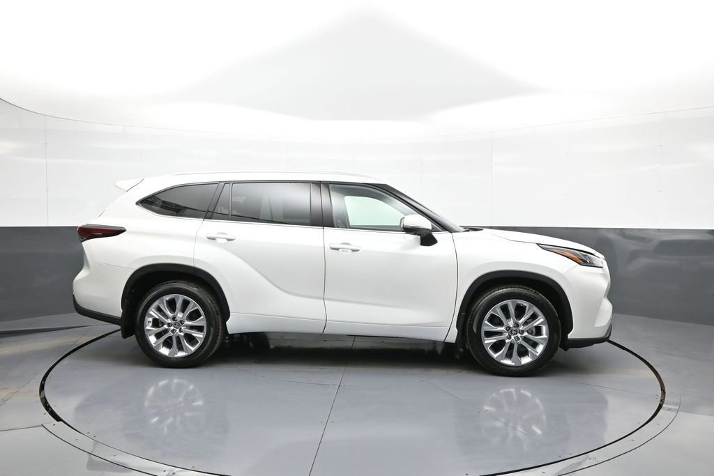 Used 2024 Toyota Highlander Limited AWD/4WD image 5